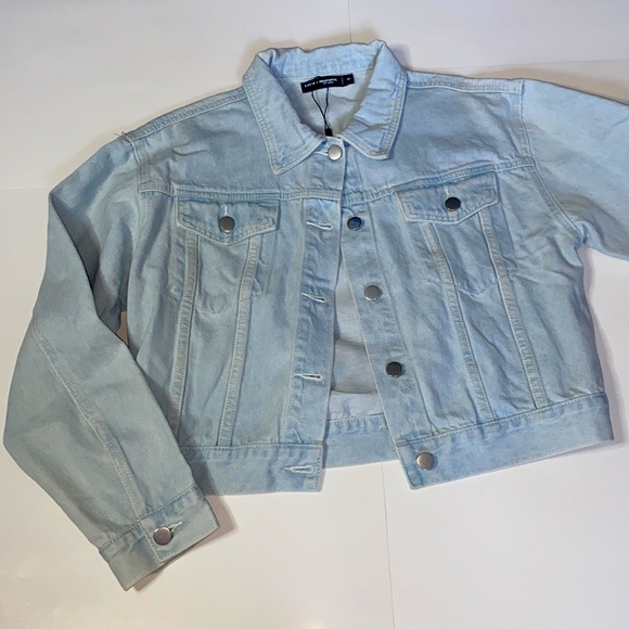 SHEIN X Hello Kitty And Friends Plus Letter & Cartoon Graphic Denim Jacket - Picture 2 of 4